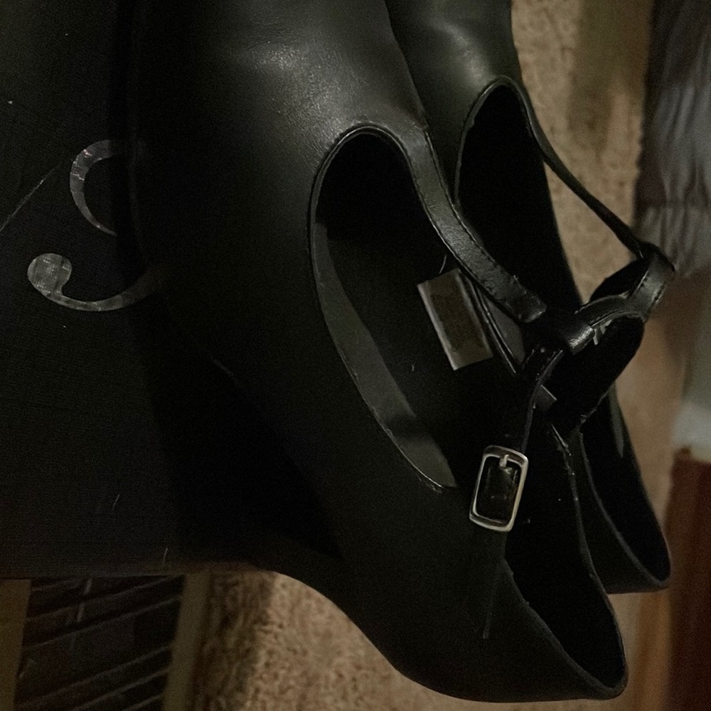 Womens black heels 9.5
